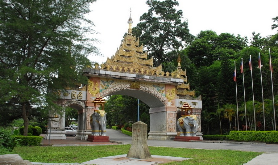 昆明、大理、麗江、虎跳峽、香格里拉、西雙版