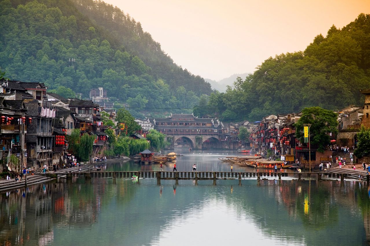 張家界、鳳凰古城、黃龍洞/寶峰湖雙臥6日